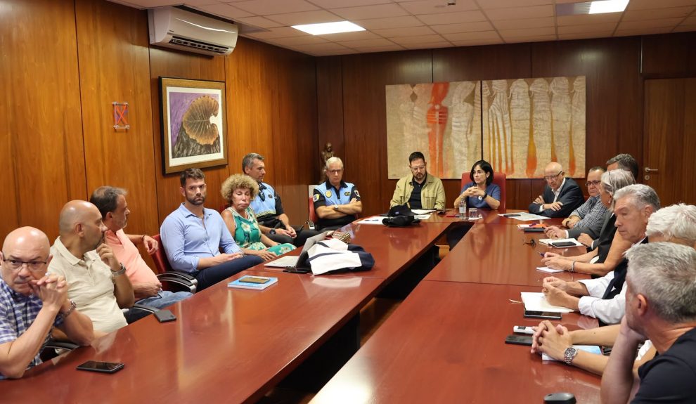 Reunión de la alcaldesa, Carolina Darias, con residentes y comerciantes del barrio de Triana | Foto: Ayuntamiento de Las Palmas de Gran Canaria