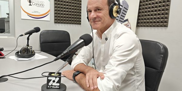 Óscar Hernández en los estudios de El Espejo Canario