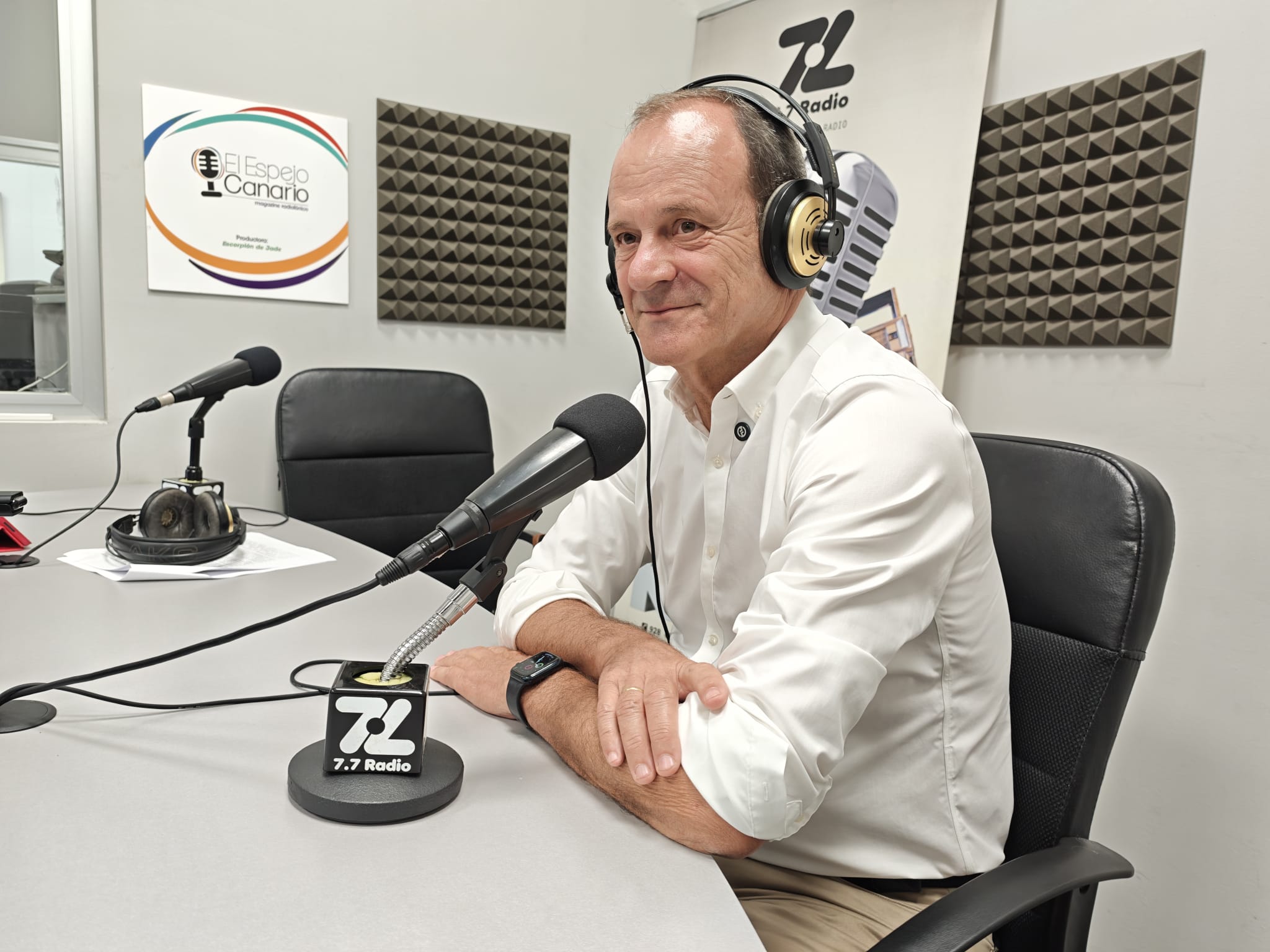 Óscar Hernández en los estudios de El Espejo Canario