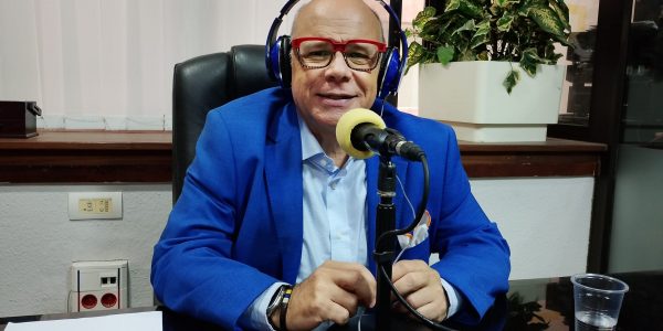 José Miguel Barragán en los estudios de El Espejo Canario
