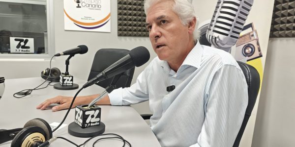 Carlos Sánchez en los estudios de El Espejo Canario