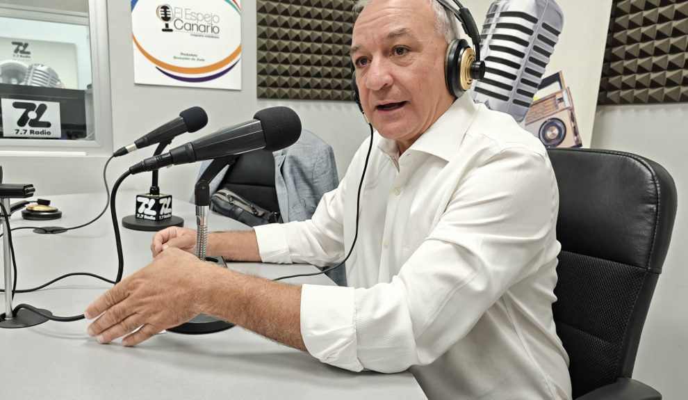 Luis Campos en los estudios de El Espejo Canario