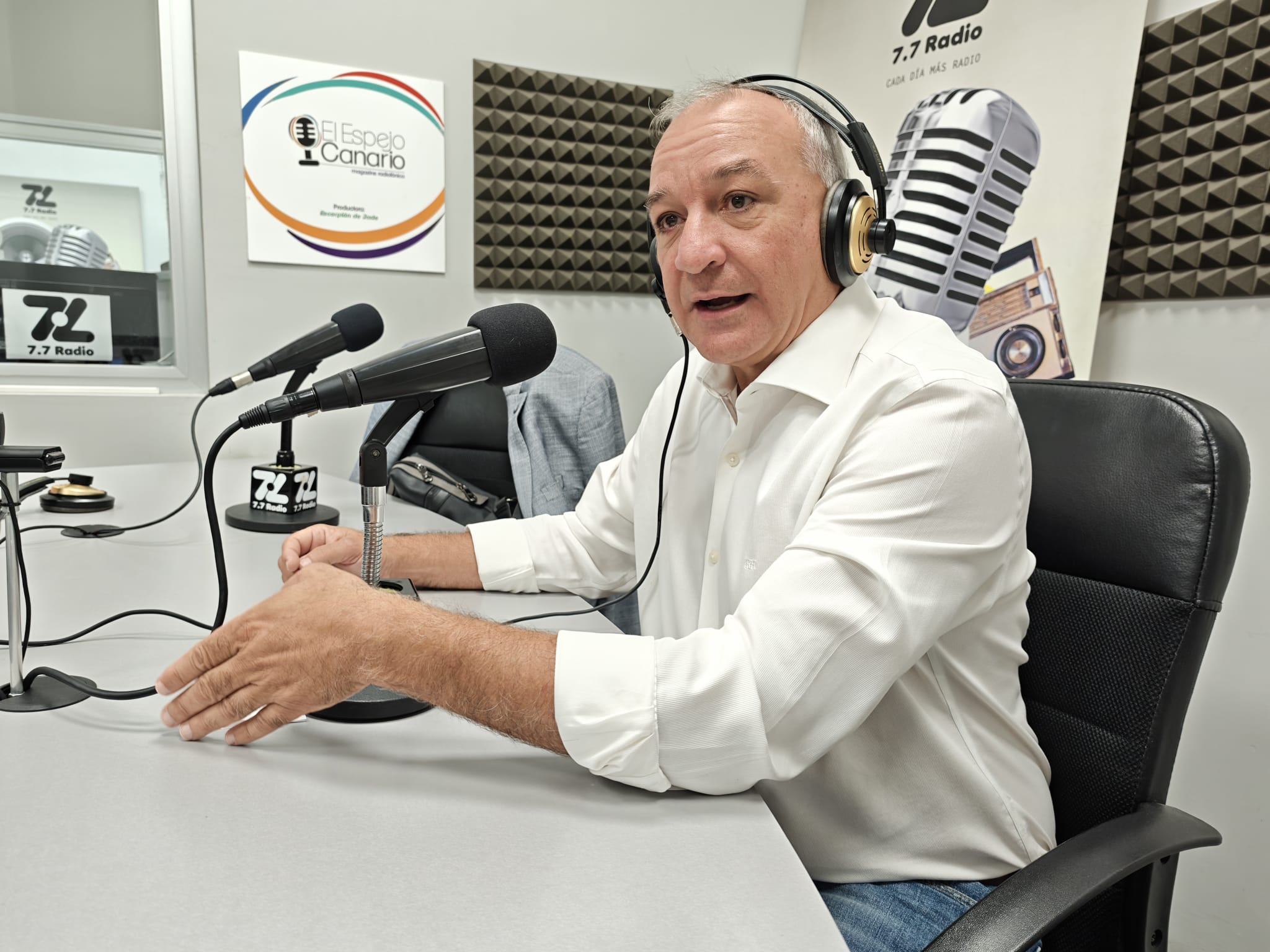 Luis Campos en los estudios de El Espejo Canario