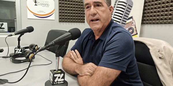 Francis Candil en los estudios de El Espejo Canario