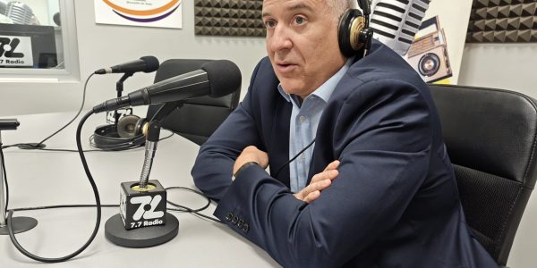 Sebastián Sansó en los estudios de El Espejo Canario