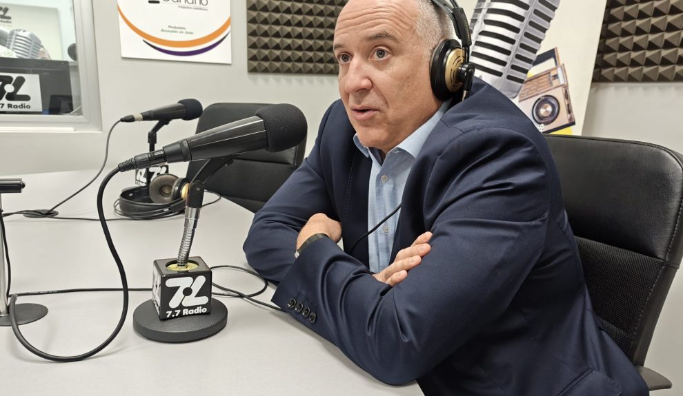 Sebastián Sansó en los estudios de El Espejo Canario