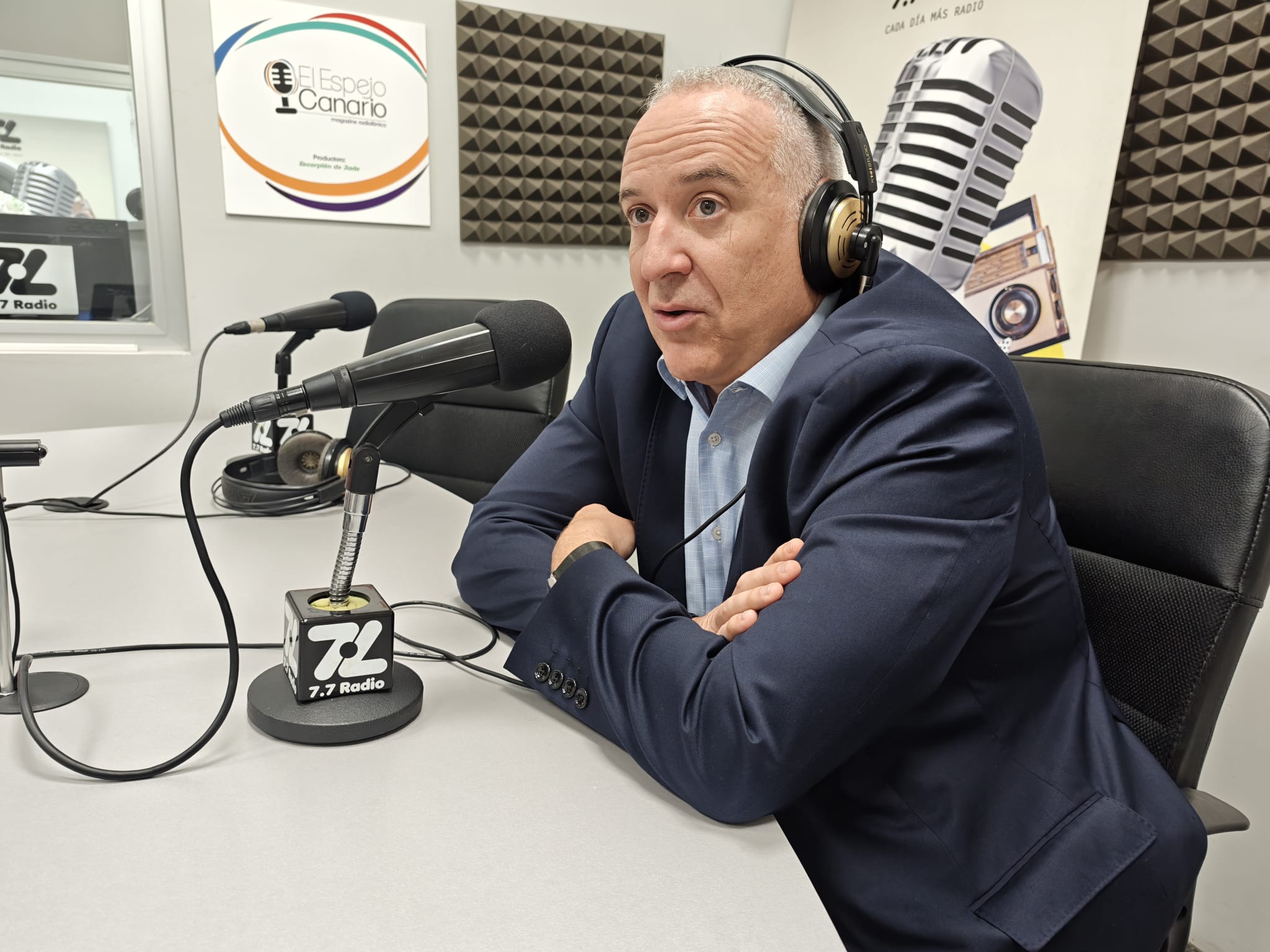 Sebastián Sansó en los estudios de El Espejo Canario