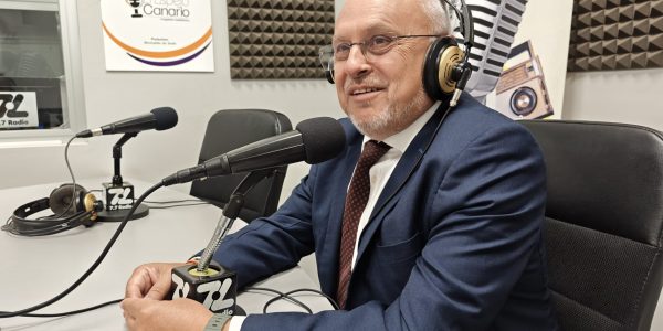 José Cristóbal García en los estudios de El Espejo Canario