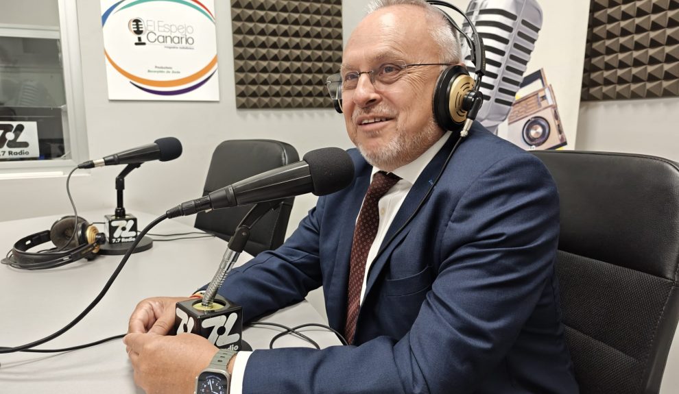 José Cristóbal García en los estudios de El Espejo Canario