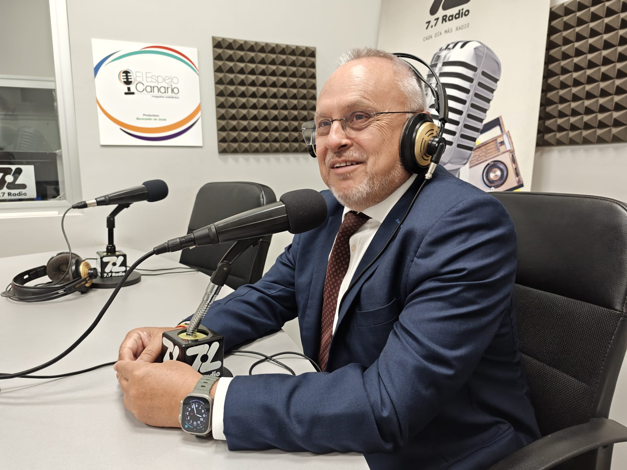 José Cristóbal García en los estudios de El Espejo Canario