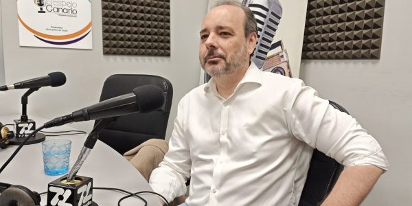 Gustavo Socorro en los estudios de El Espejo Canario