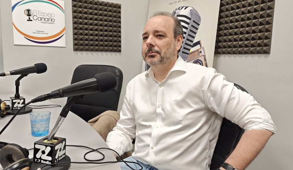 Gustavo Socorro en los estudios de El Espejo Canario