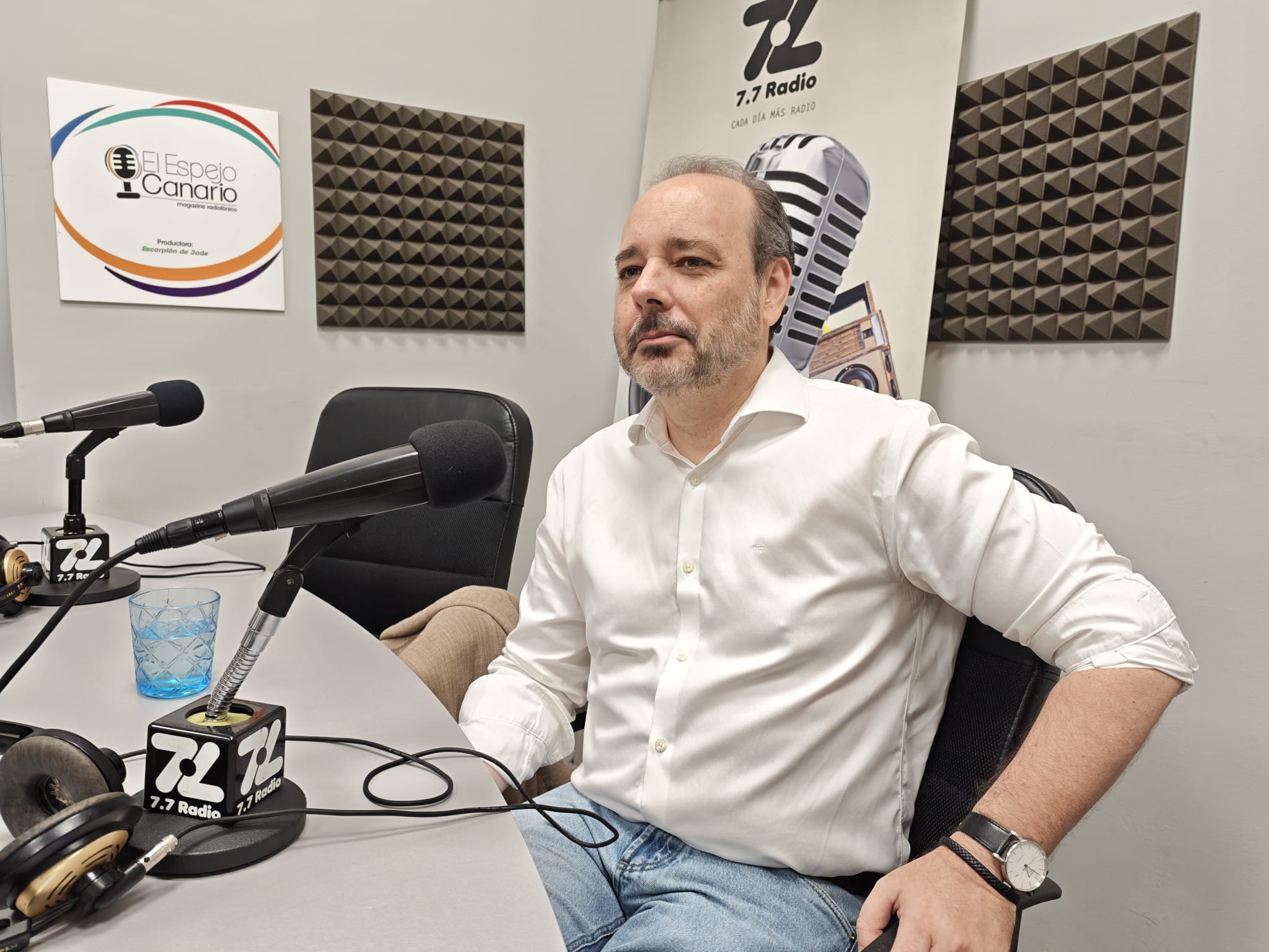 Gustavo Socorro en los estudios de El Espejo Canario