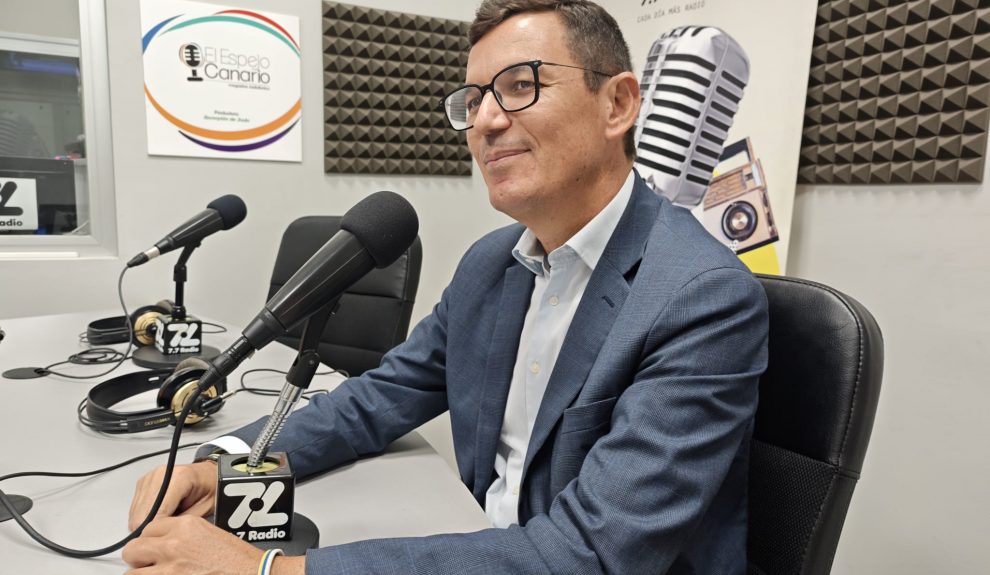 Pablo Rodríguez en los estudios de El Espejo Canario