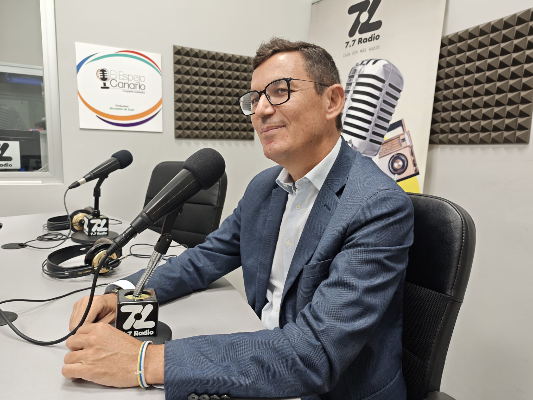 Pablo Rodríguez en los estudios de El Espejo Canario
