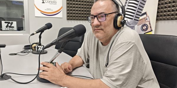 Manuel Campos en los estudios de El Espejo Canario