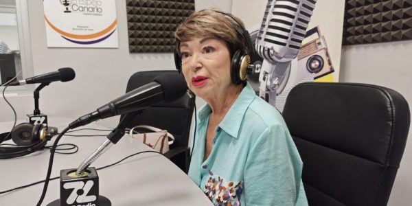 Salud Gil en los estudios de El Espejo Canario
