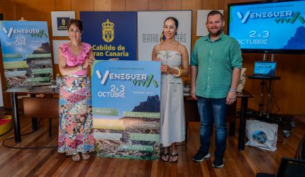 Onalia Bueno, Guacimara Medina y Mencey Santana tras la presentación a medios del XXXV Encuentro Veneguera | Foto: Ayuntamiento de Mogán