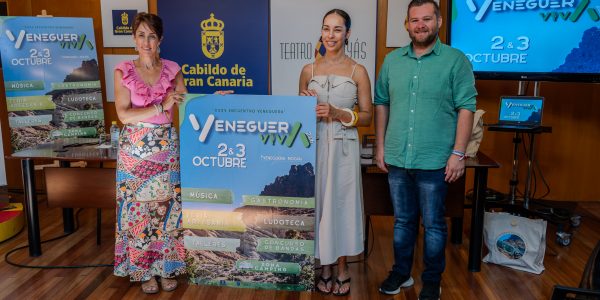 Onalia Bueno, Guacimara Medina y Mencey Santana tras la presentación a medios del XXXV Encuentro Veneguera | Foto: Ayuntamiento de Mogán
