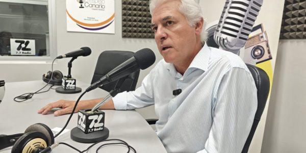 Carlos Sánchez en los estudios de El Espejo Canario