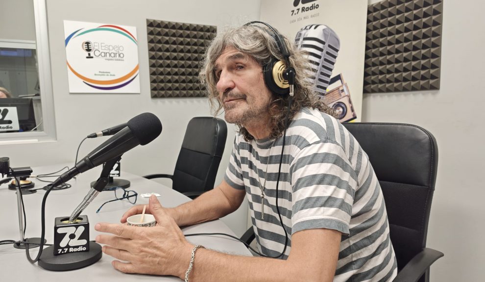Iñaki Antón en los estudios de El Espejo Canario
