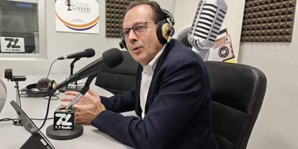 Orlando Luján en los estudios d El Espejo Canario