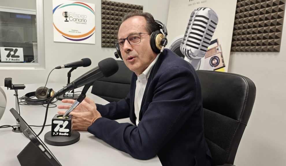 Orlando Luján en los estudios d El Espejo Canario
