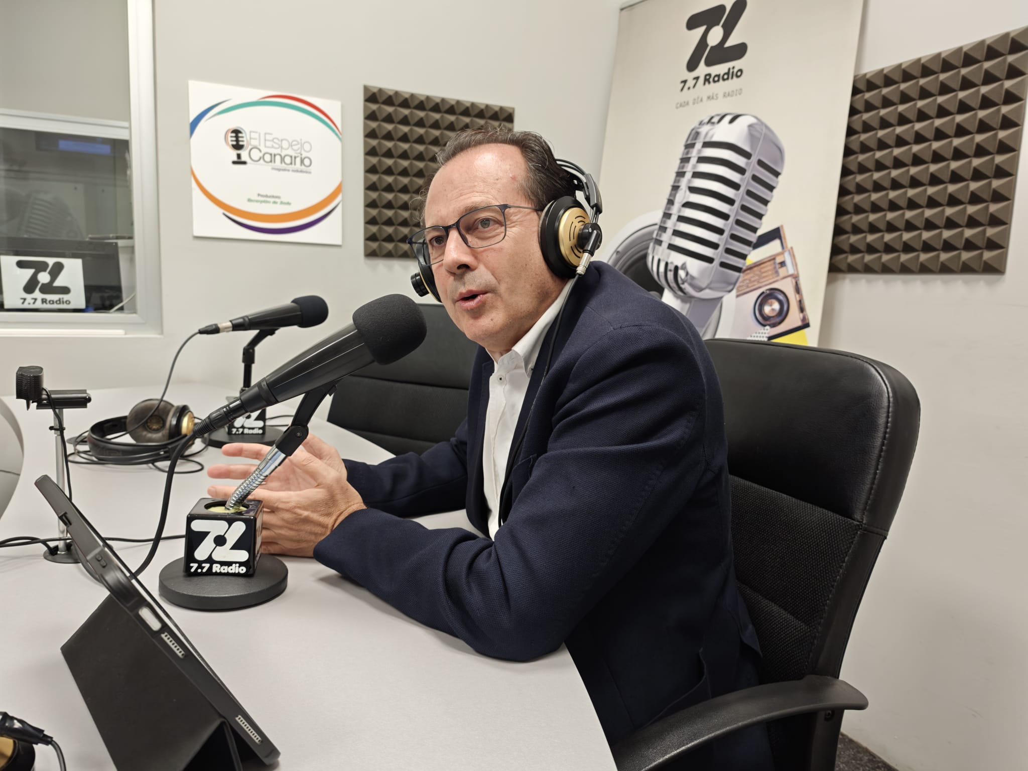 Orlando Luján en los estudios d El Espejo Canario