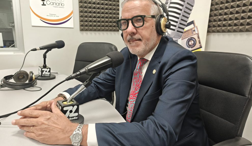Lluís Serra Majem en los estudios de El Espejo Canario