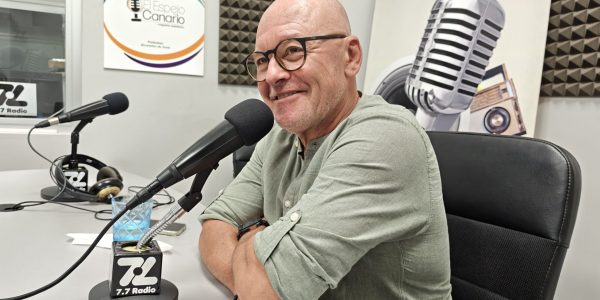 José Miguel Álamo en los estudios de El Espejo Canario