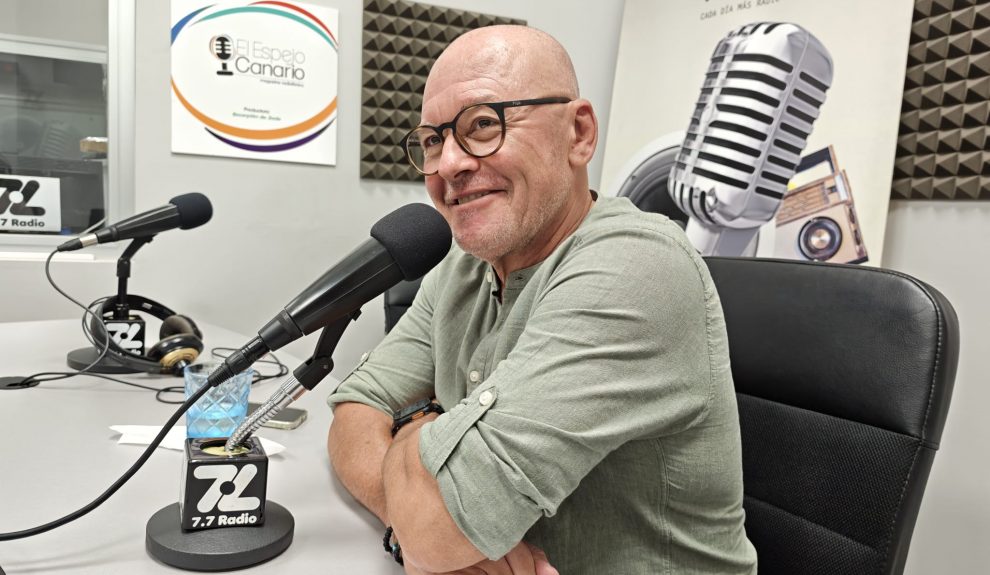 José Miguel Álamo en los estudios de El Espejo Canario