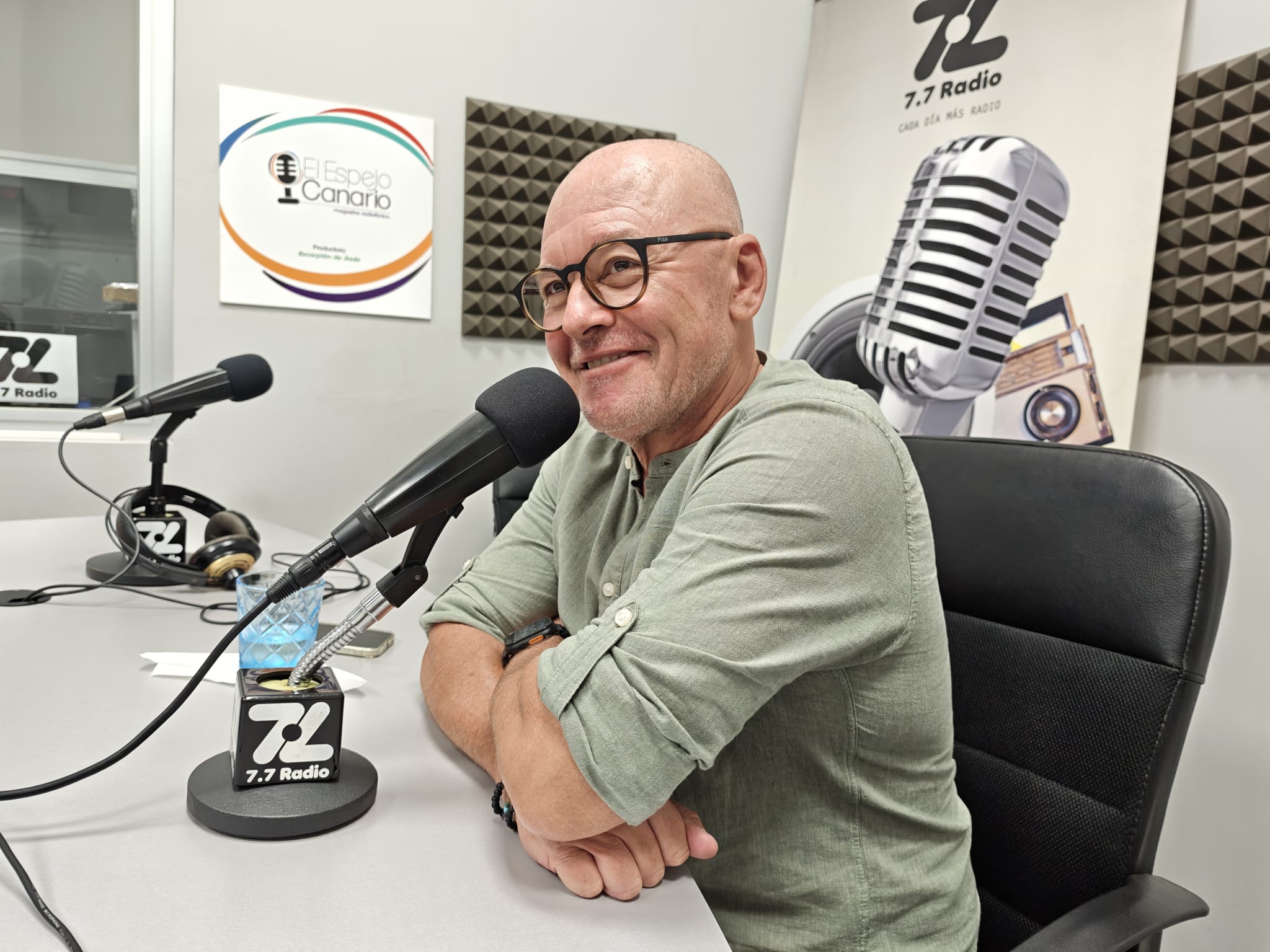 José Miguel Álamo en los estudios de El Espejo Canario