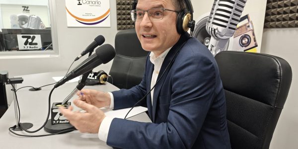 Nicasio Galván en los estudios de El Espejo Canario