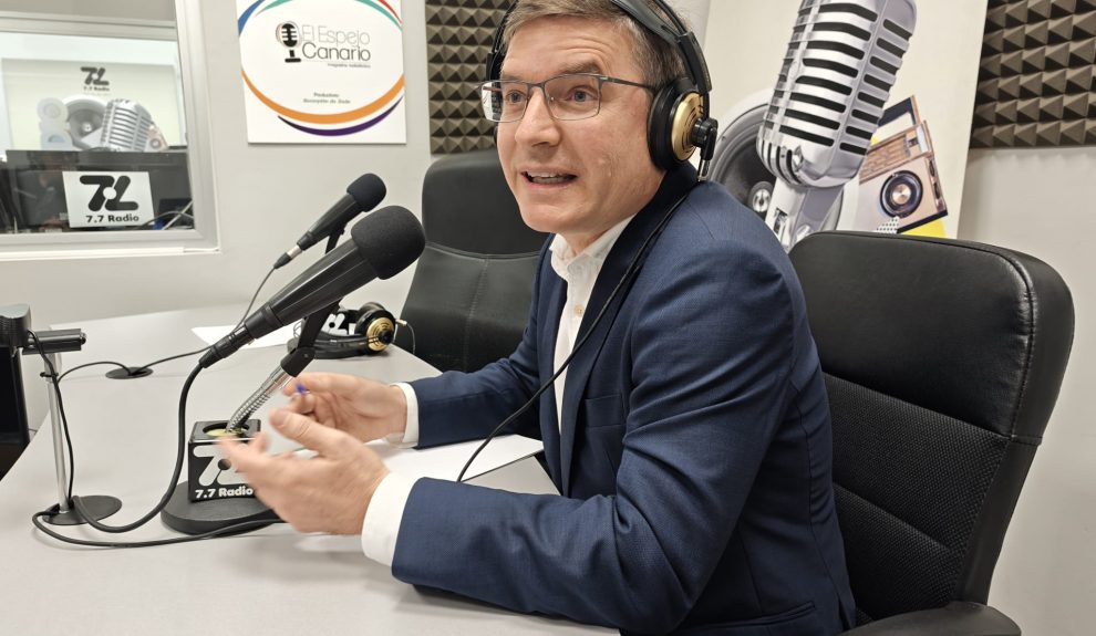 Nicasio Galván en los estudios de El Espejo Canario